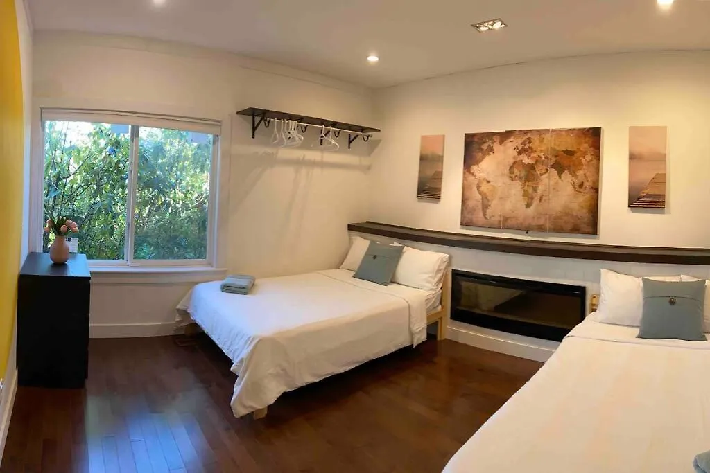 Westside Pool Home-8 Min To Downtown, Yard Parking Canada