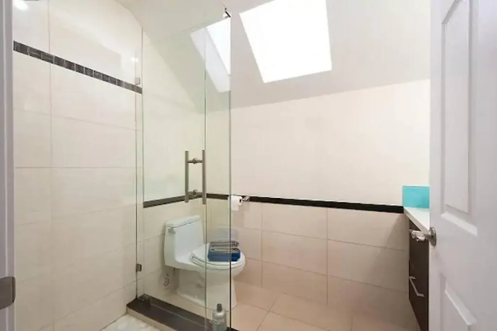 Villa Westside Pool Home-8 Min To Downtown, Yard Parking