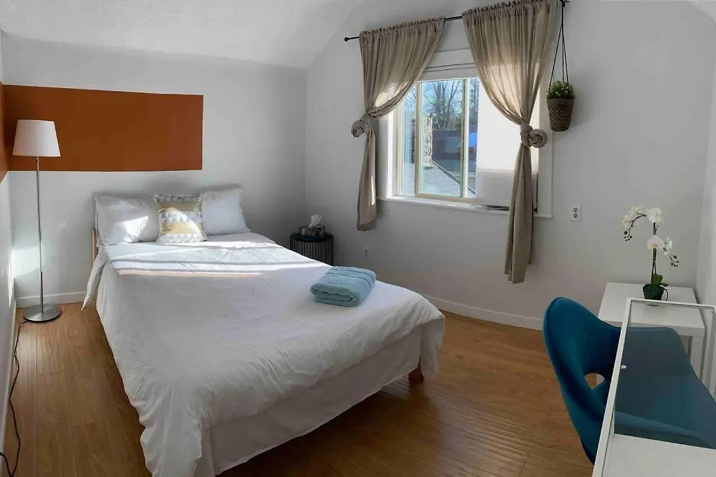 Villa Westside Pool Home-8 Min To Downtown, Yard Parking Canada