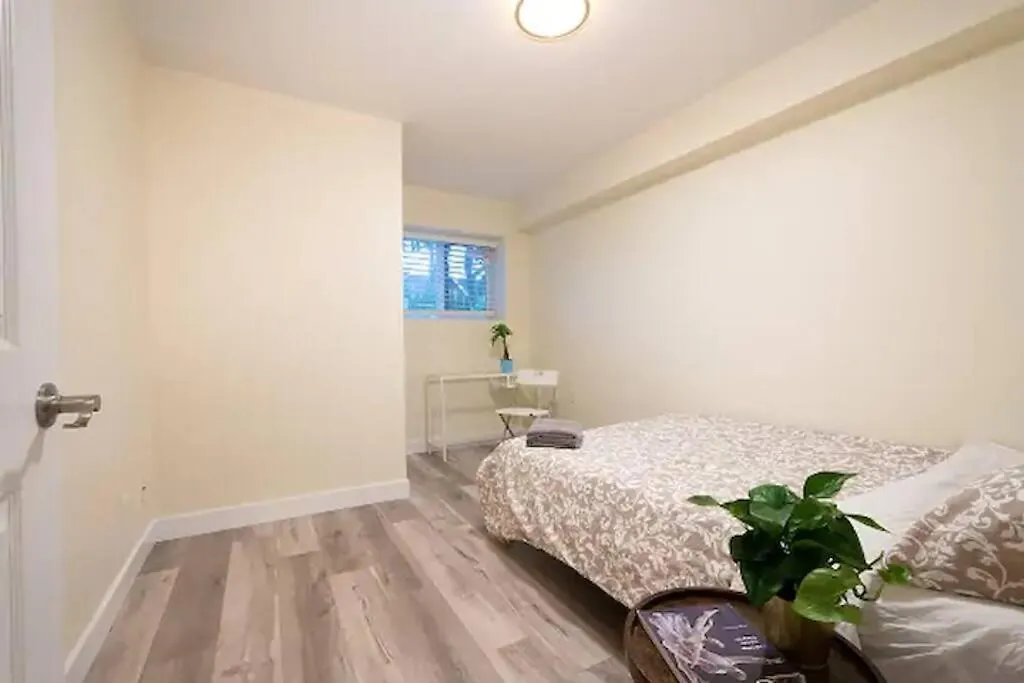 Westside Pool Home-8 Min To Downtown, Yard Parking Canada