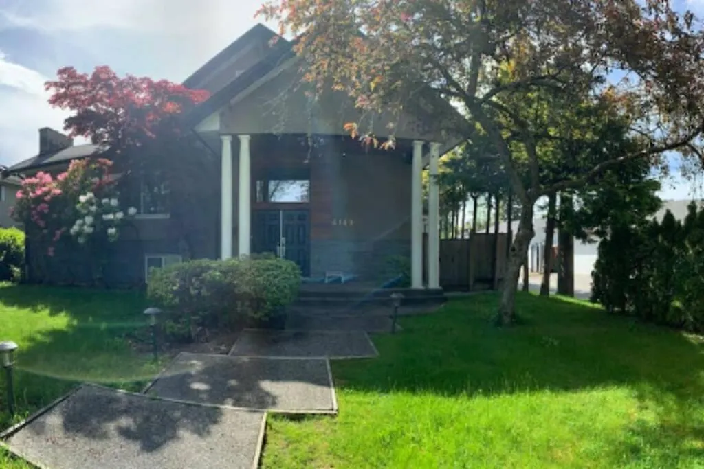 Westside Pool Home-8 Min To Downtown, Yard Parking 0*, Vancouver