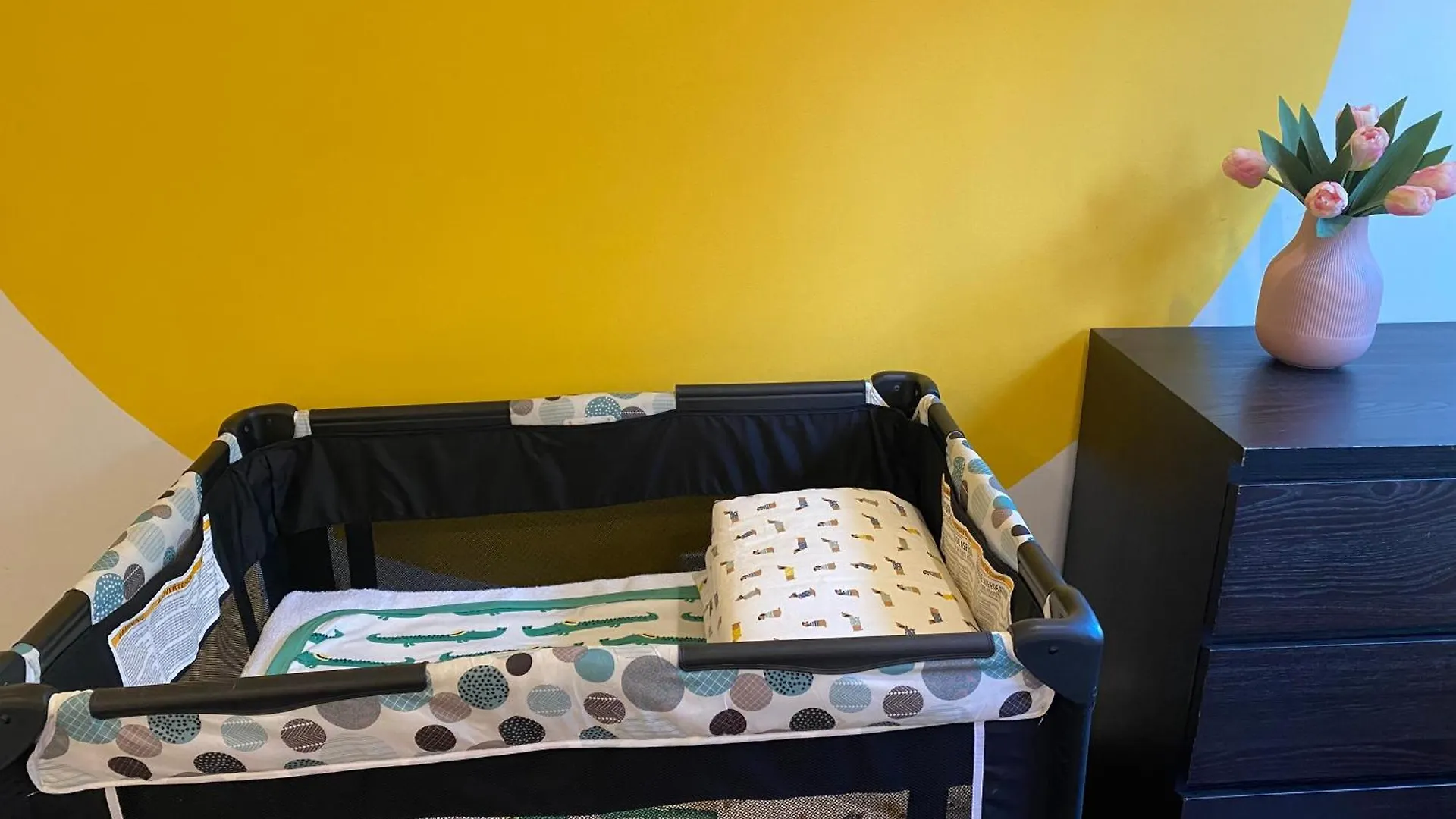 Westside Pool Home-8 Min To Downtown, Yard Parking location