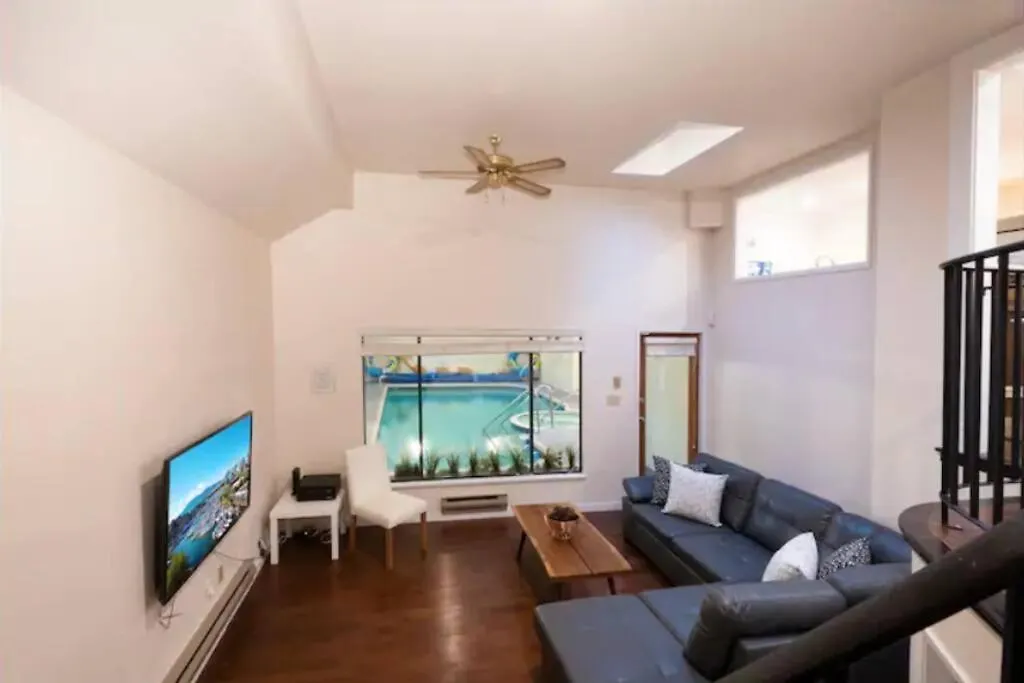 Westside Pool Home-8 Min To Downtown, Yard Parking Villa Vancouver