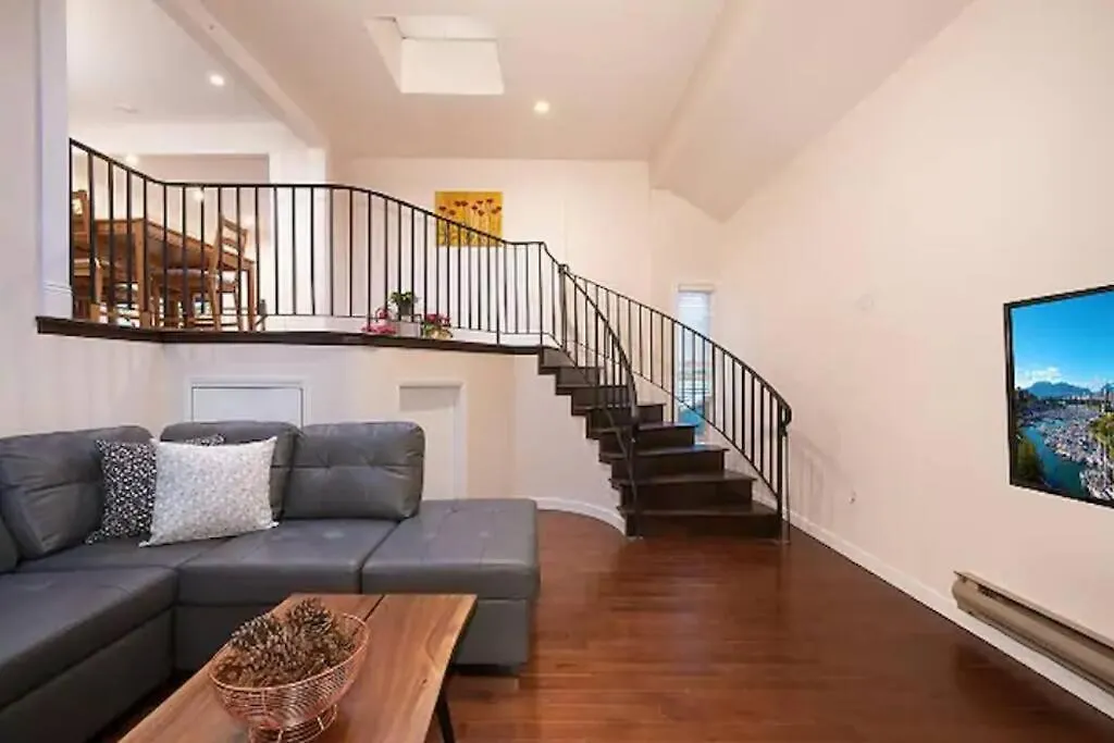 Westside Pool Home-8 Min To Downtown, Yard Parking Vancouver