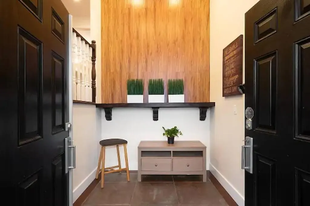 Westside Pool Home-8 Min To Downtown, Yard Parking Villa Vancouver
